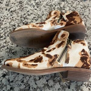 Gianni Bini Brown and White Ankle Booties